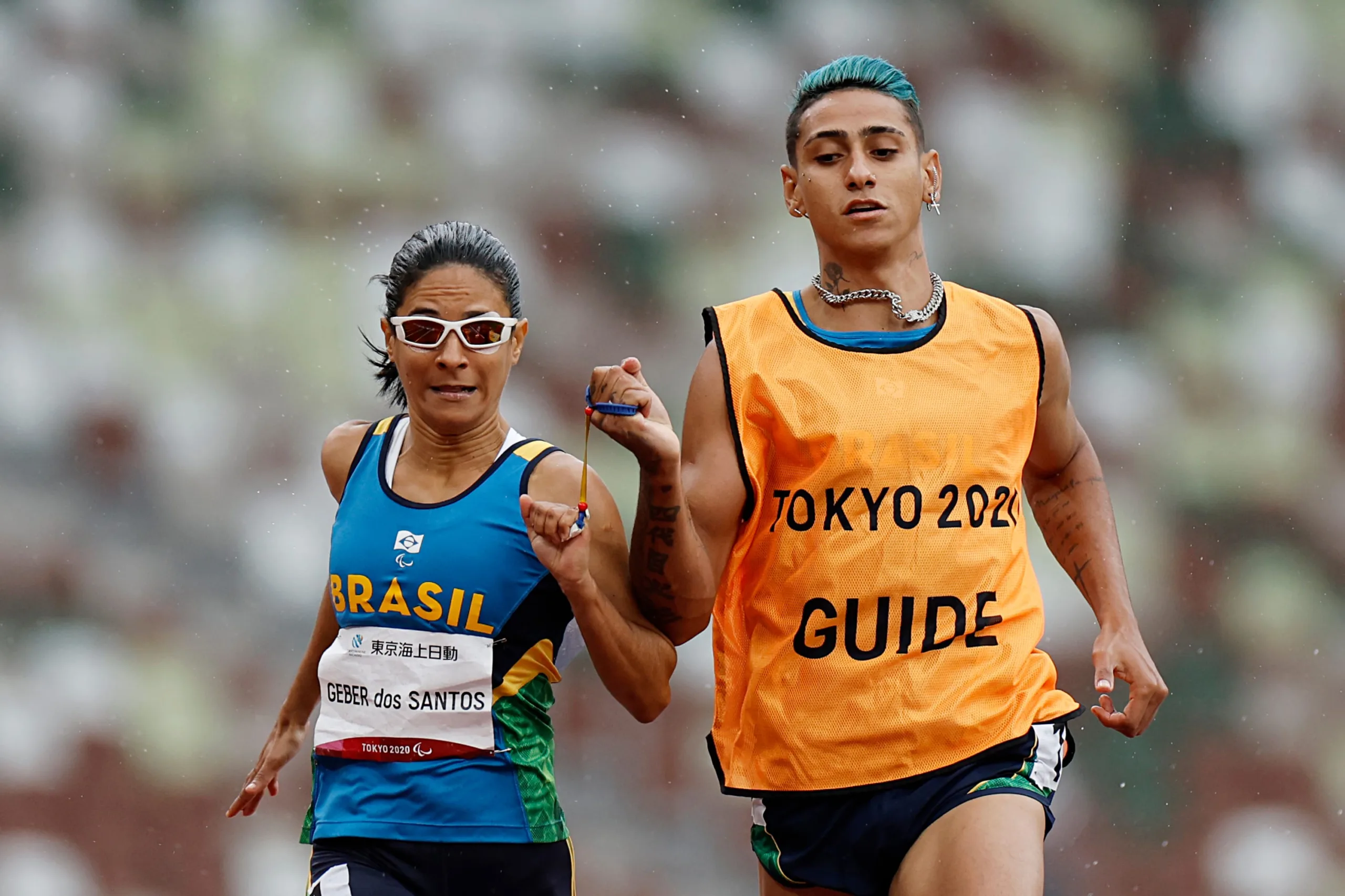 como funciona o guia no atletismo paralímpico