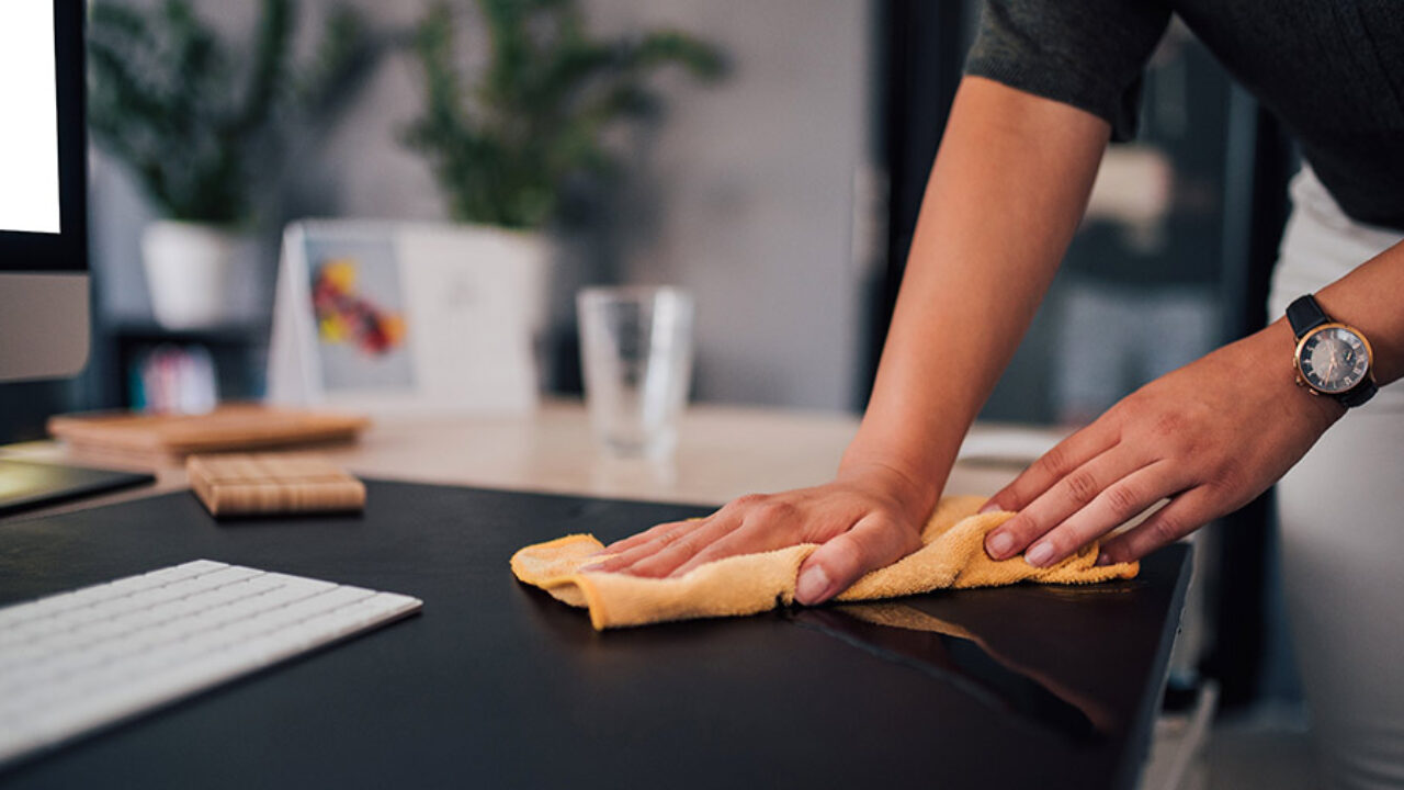 Como o minimalismo pode transformar sua mesa de trabalho