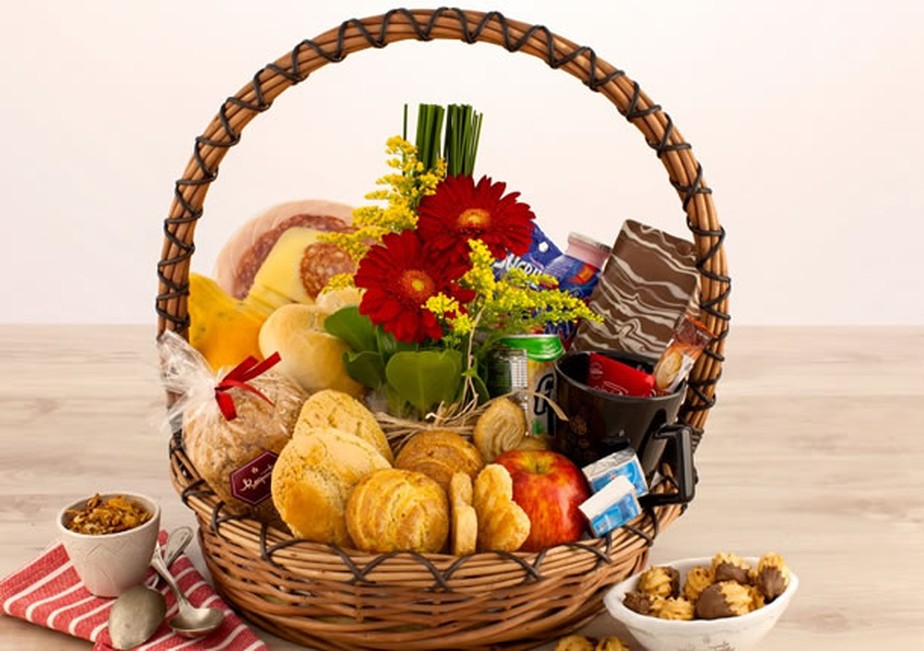 como montar uma cesta de café da manhã de páscoa