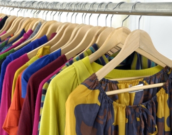 Ideias criativas para convites de bazar de desapego