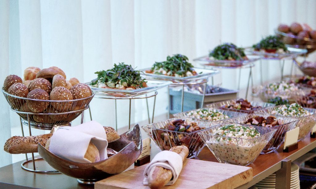 como organizar um evento de café da manhã na empresa