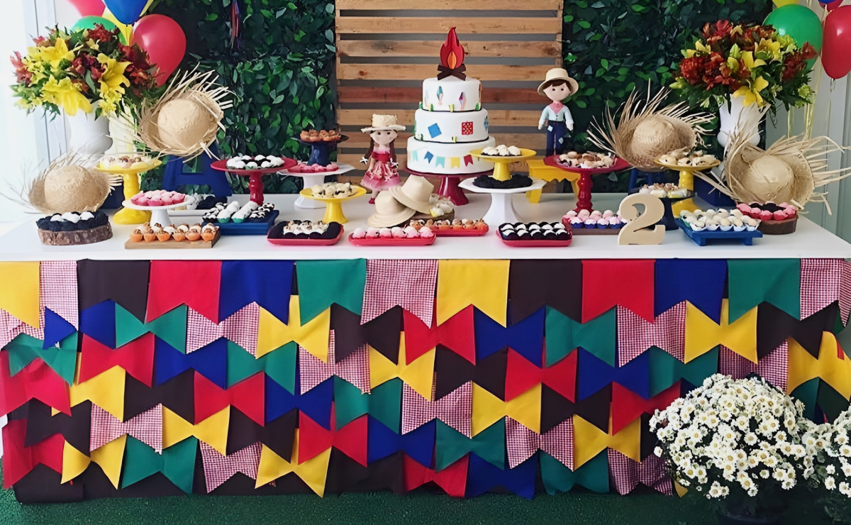 5 ideias de títulos:
1. Festa Junina Colaborativa: O Guia Completo para Dividir Tarefas e Custos
2. Decoração de Arraiá DIY: Ideias Criativas e Econômicas para sua Festa Junina
3. Cardápio Junino Compartilhado: Receitas e Dicas para um Banquete Colaborativo
4. Brincadeiras e Músicas para Festa Junina: Como Engajar Seus Convidados
5. Checklist Essencial: O Que Não Pode Faltar na Sua Festa Junina Colaborativa