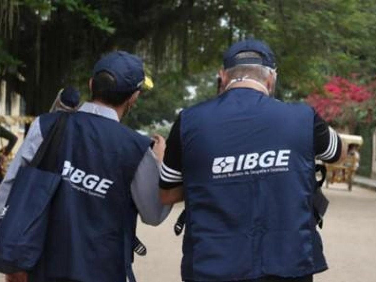 5 ideias de títulos:
1. Guia Completo: Como Dominar Conhecimentos Técnicos para o IBGE
2. Português e Matemática para o IBGE: Estratégias Infalíveis da Banca FGV
3. Geografia no Concurso IBGE: O Que Você Precisa Saber
4. Planejamento de Estudos: Monte Seu Cronograma Vencedor para o IBGE
5. Desvendando a Banca FGV: Dicas Essenciais para o Concurso IBGE