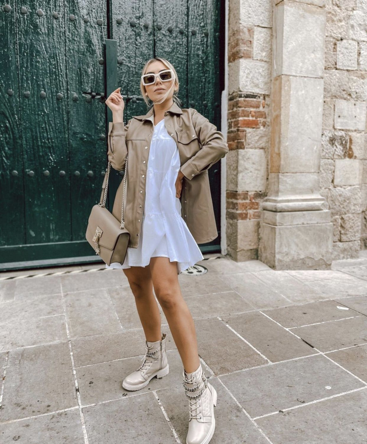 quanto custa uma bota branca de couro legítimo