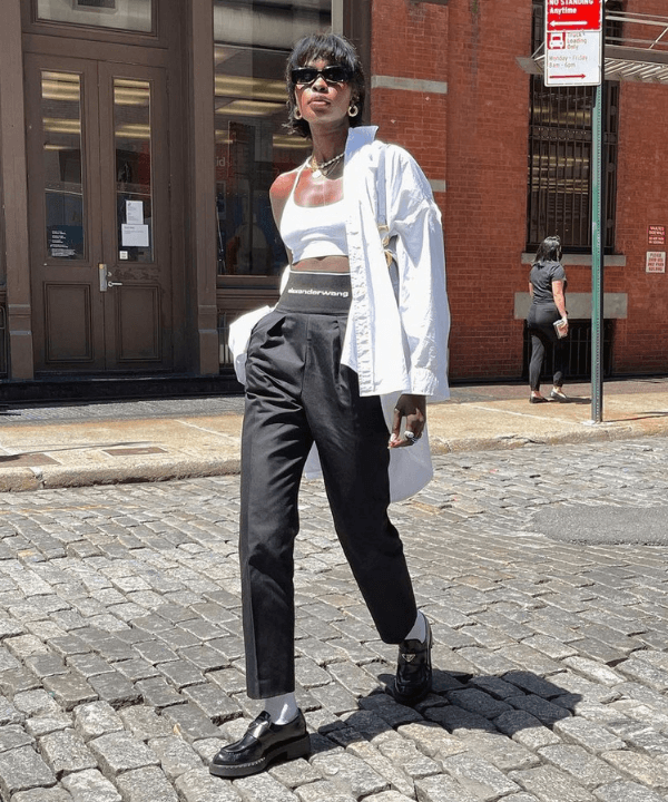 ideias de looks com calça flare e sapatos