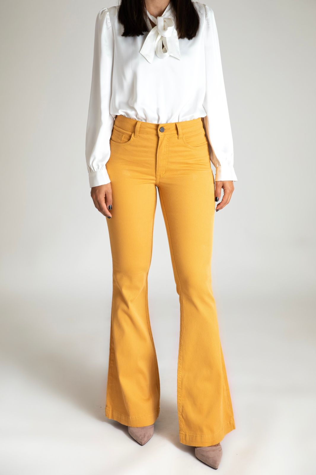 calça flare com salto ou sapatilha qual melhor