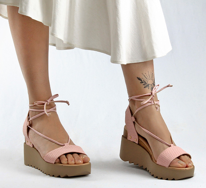 como usar sandália de amarração na perna