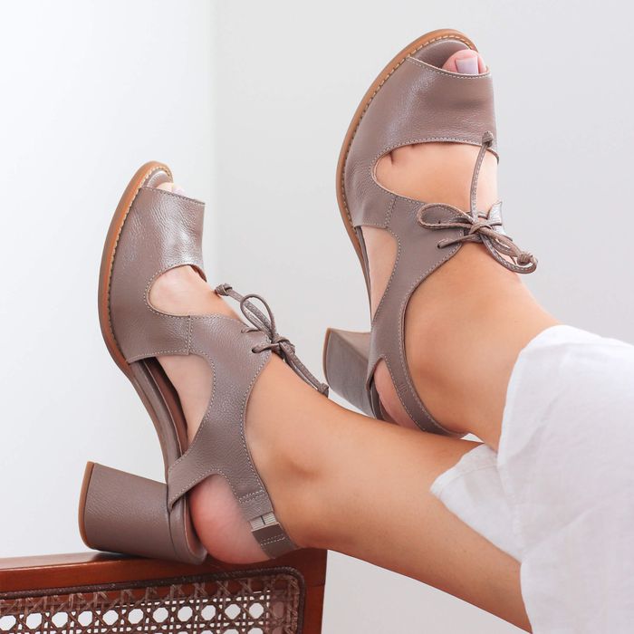 como usar sandália de salto grosso