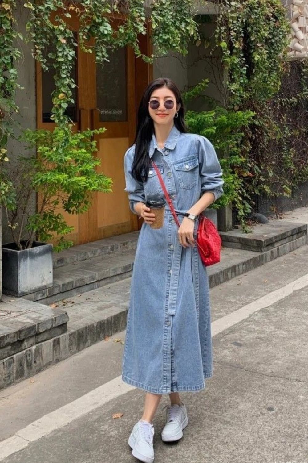 melhores looks vestido jeans tenis branco