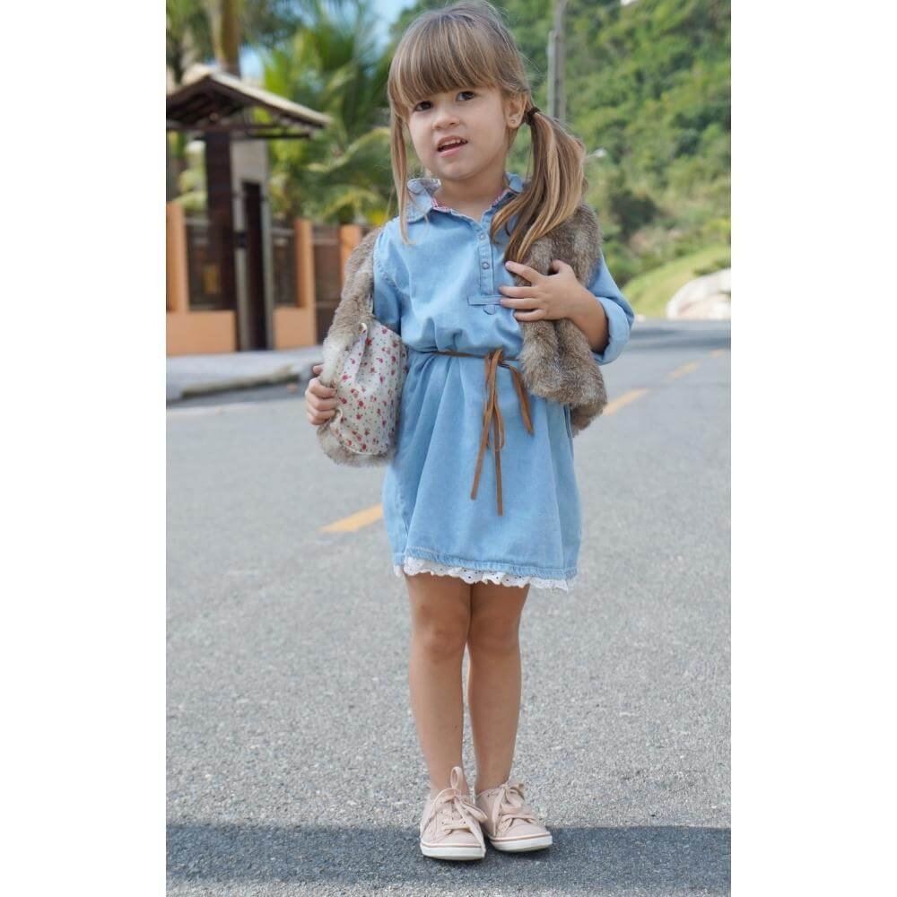 como usar vestido jeans casual com tênis branco