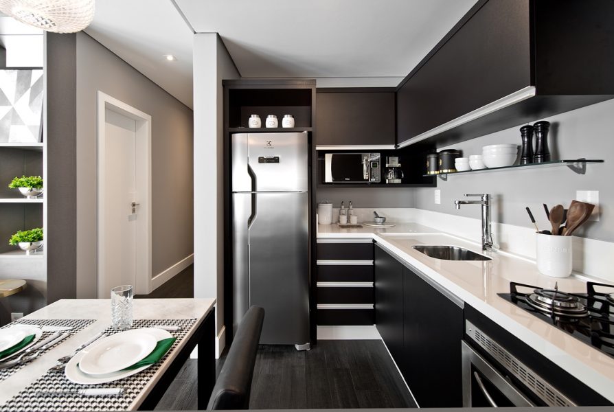 5 ideias de títulos:
1. Como Criar um Portfólio Irresistível para sua Marcenaria
2. Parcerias Estratégicas: O Segredo para Expandir sua Marcenaria
3. Técnicas de Vendas Consultivas para Móveis Planejados
4. Tráfego Pago para Marcenaria: Maximizando o Retorno sobre Investimento
5. Gestão Financeira para Marcenarias: Calculando Lucratividade e Comissões