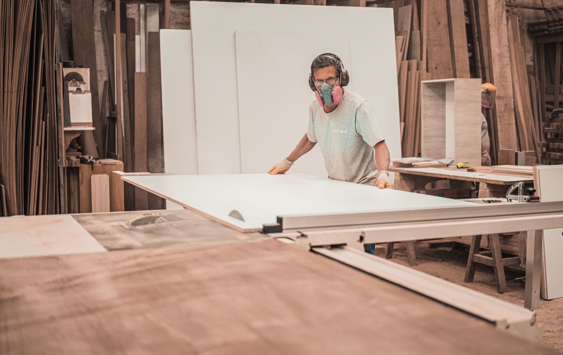 5 ideias de títulos:
1. Como Criar um Portfólio Irresistível para sua Marcenaria
2. Parcerias Estratégicas: O Segredo para Expandir sua Marcenaria
3. Técnicas de Vendas Consultivas para Móveis Planejados
4. Tráfego Pago para Marcenaria: Maximizando o Retorno sobre Investimento
5. Gestão Financeira para Marcenarias: Calculando Lucratividade e Comissões