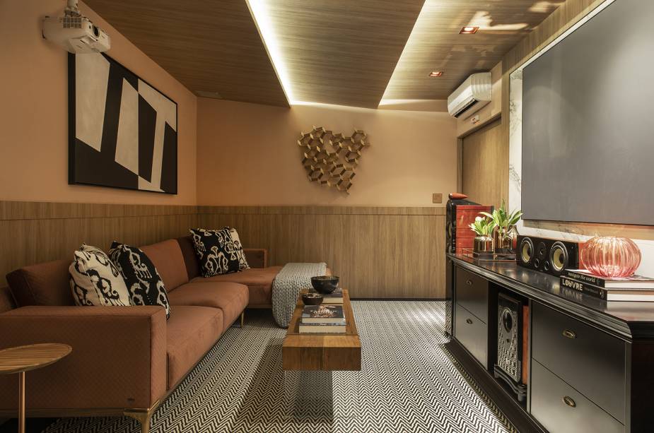 Cores neutras ou escuras: qual a melhor para sua sala de TV?