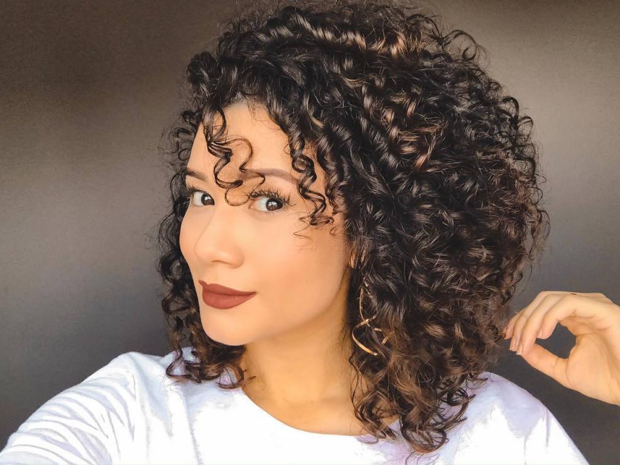 Long bob assimétrico: Guia completo para cabelos cacheados e ondulados