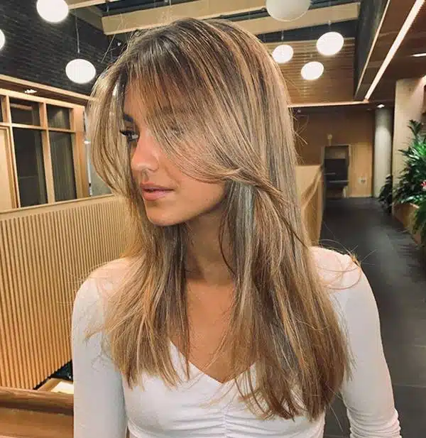 erros comuns ao cortar franja desfiada em cabelo médio