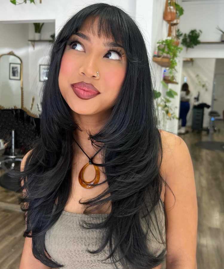 melhores cortes de cabelo médio com franja desfiada para inspirar