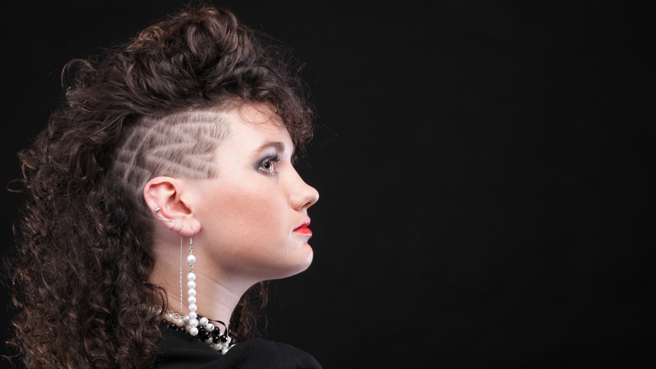 sidecut feminino em cabelo cacheado