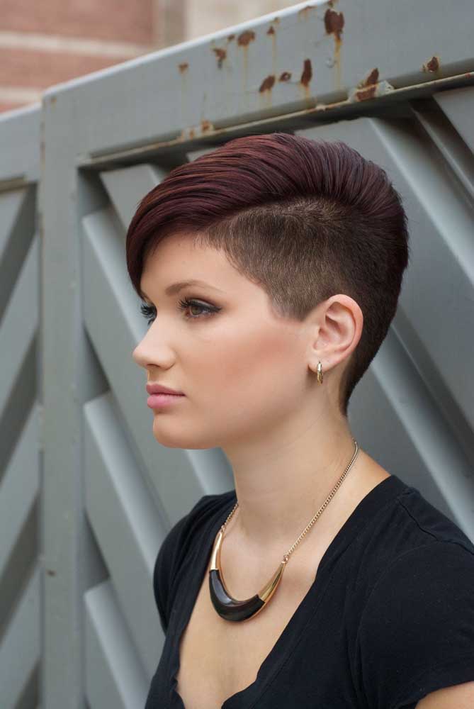 sidecut feminino em cabelo cacheado