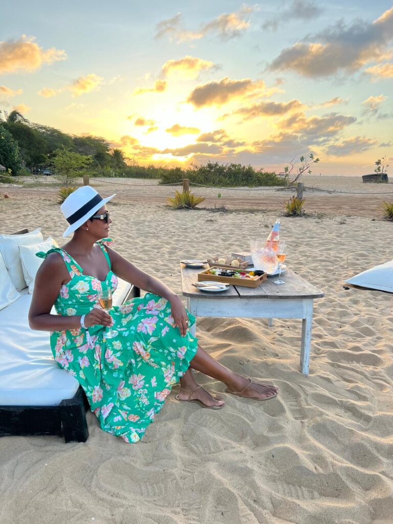 5 ideias de títulos:
1. Cris Dias: O Paraíso do Kitesurf em São Miguel do Gostoso
2. Estilo Nômade: Cris Dias Revela Seu Refúgio em RN
3. Elogios em Massa: Cris Dias Brilha em São Miguel do Gostoso
4. Por Dentro da Viagem: Cris Dias e Suas Aventuras de Kitesurf
5. São Miguel do Gostoso: O Destino Favorito de Cris Dias