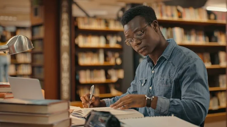 5 ideias de títulos:
1. Currículo Lattes: O Guia Completo para seu Cadastro
2. Desmistificando o Lattes: Passo a Passo para Iniciantes
3. Dicas Essenciais para um Currículo Lattes de Destaque
4. Atualizando seu Lattes: Mantenha seu Perfil Acadêmico Sempre Relevante
5. Erros Comuns ao Preencher o Currículo Lattes e Como Evitá-los