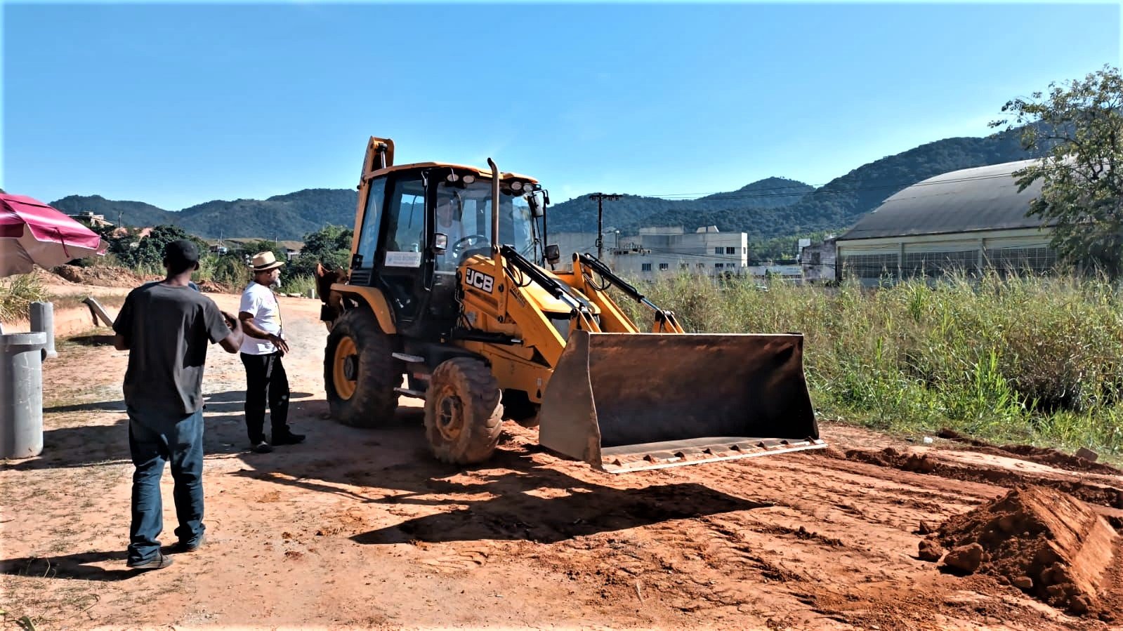 Guia Completo: Qual CNH é Necessária para Operar Retroescavadeiras?