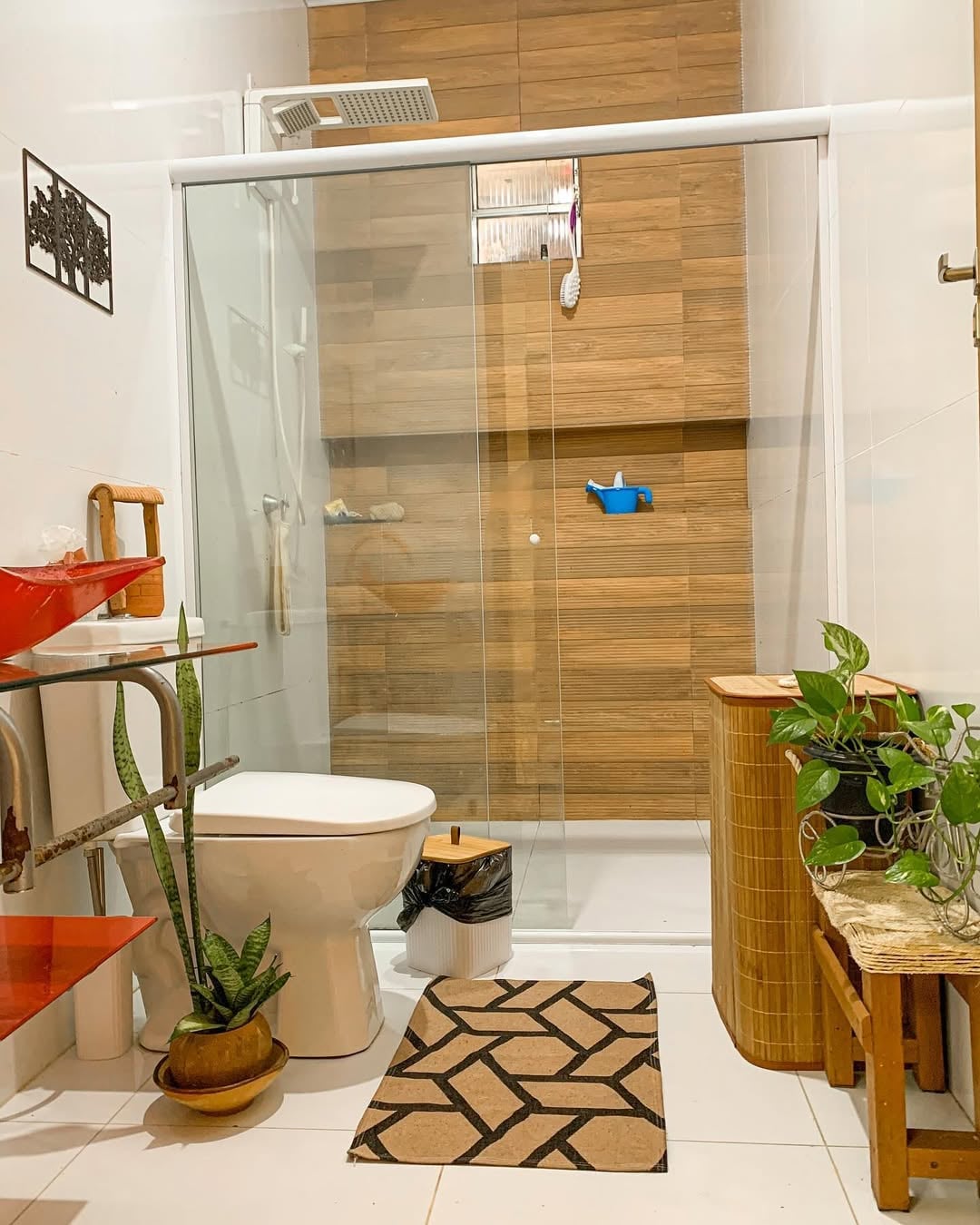 Dicas de cores para ampliar banheiros pequenos