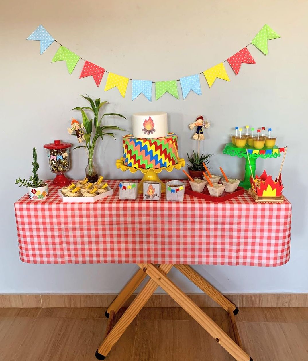 como fazer decoração de festa junina simples em casa