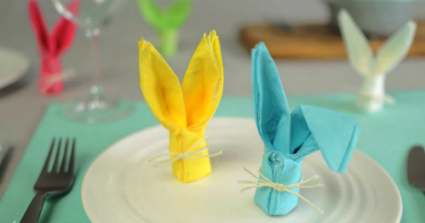 decoração de mesa de páscoa com guardanapo de pano