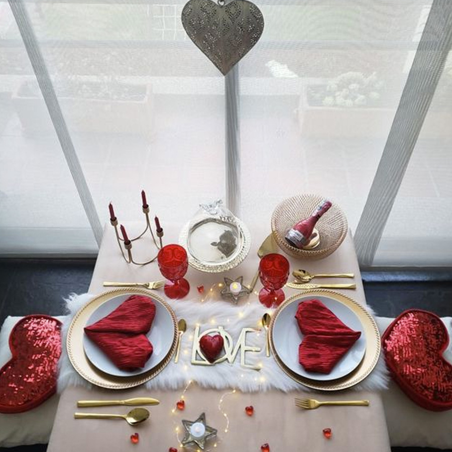 decoração de mesa posta para jantar romântico