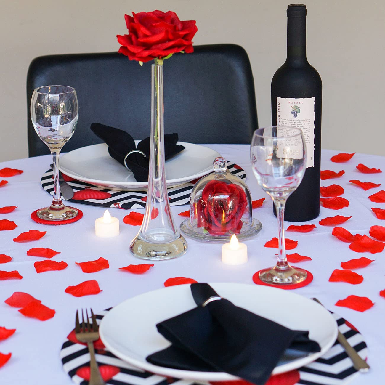 decoração de mesa posta para jantar romântico