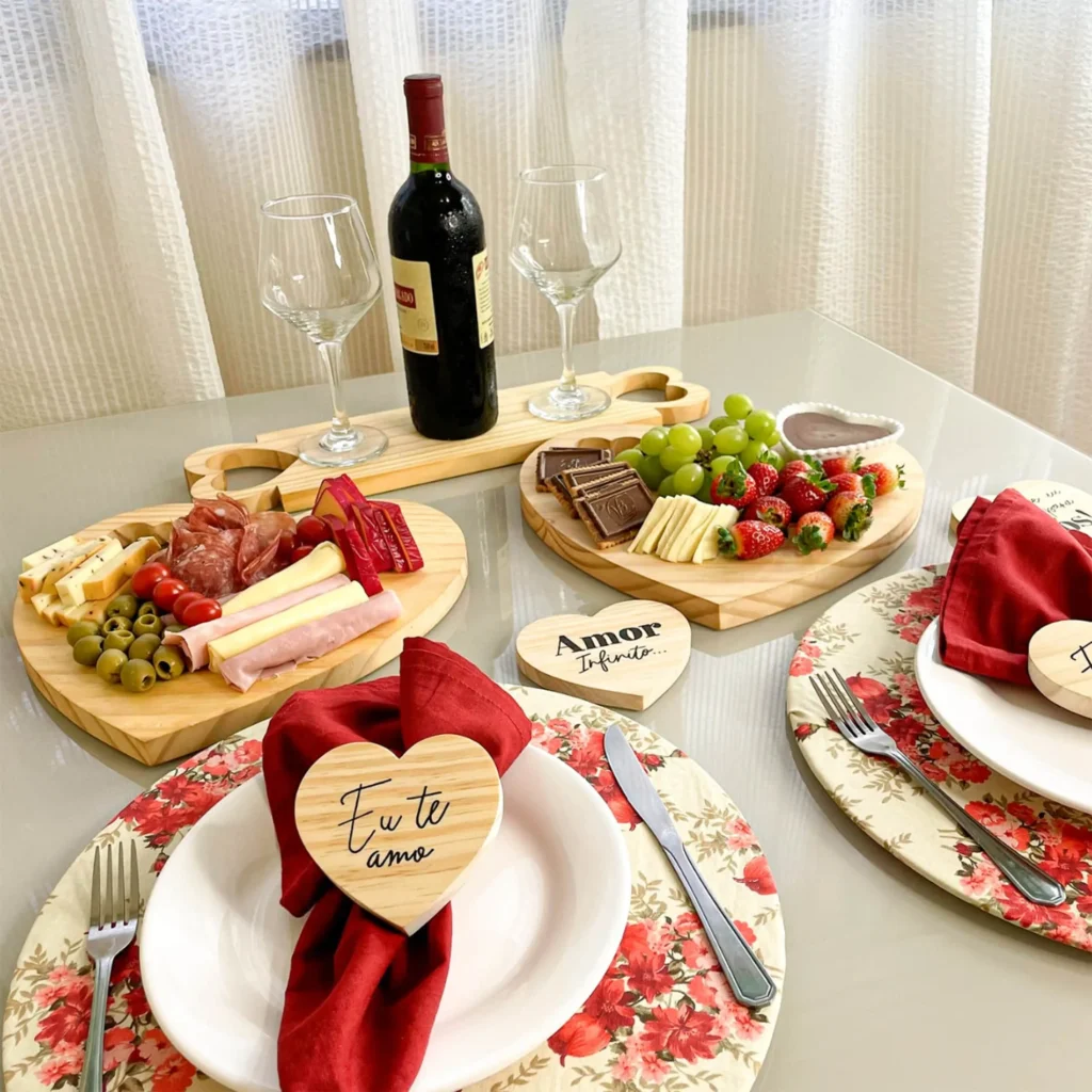 decoração de mesa posta para jantar romântico