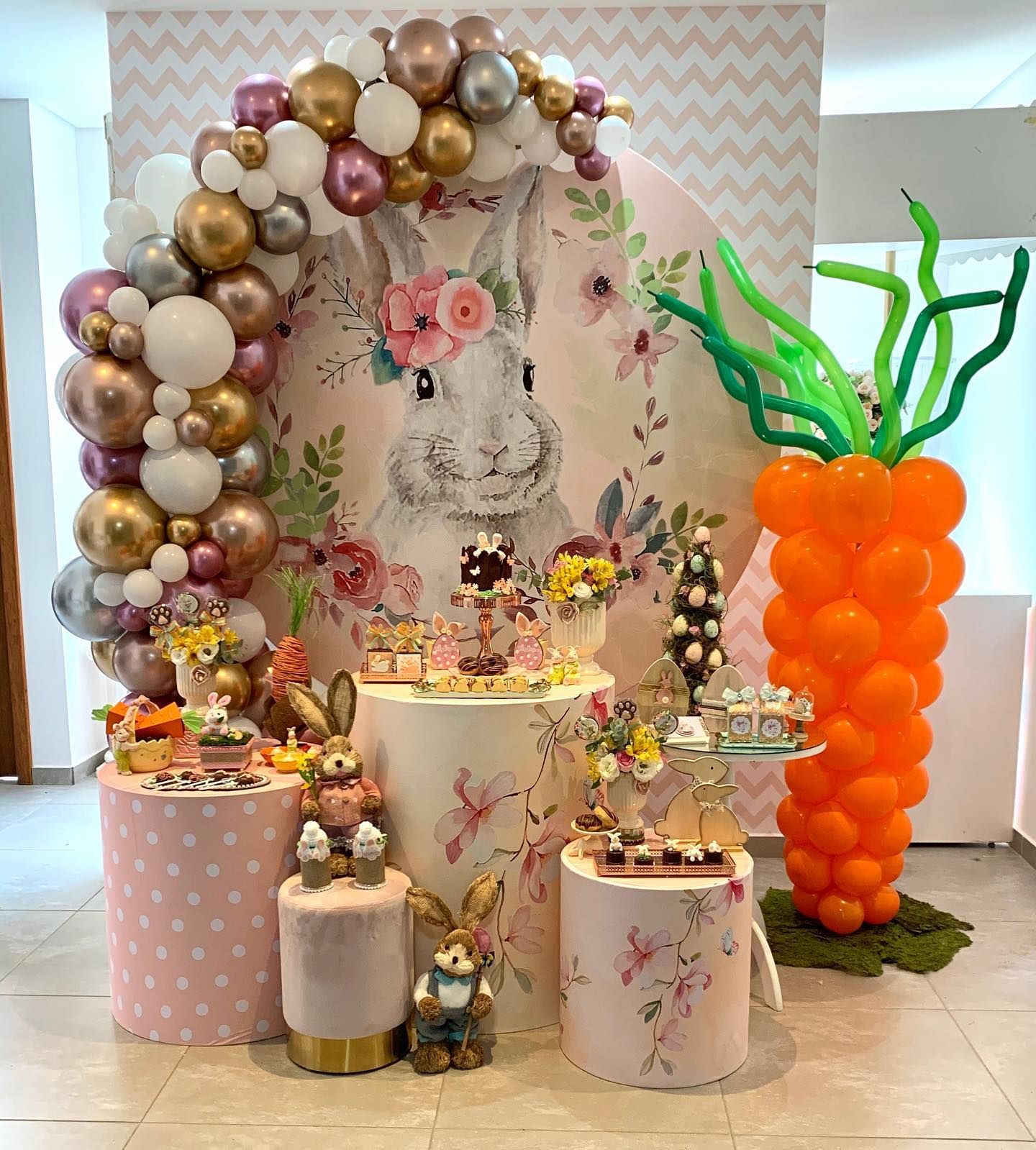 decoração de páscoa com balões