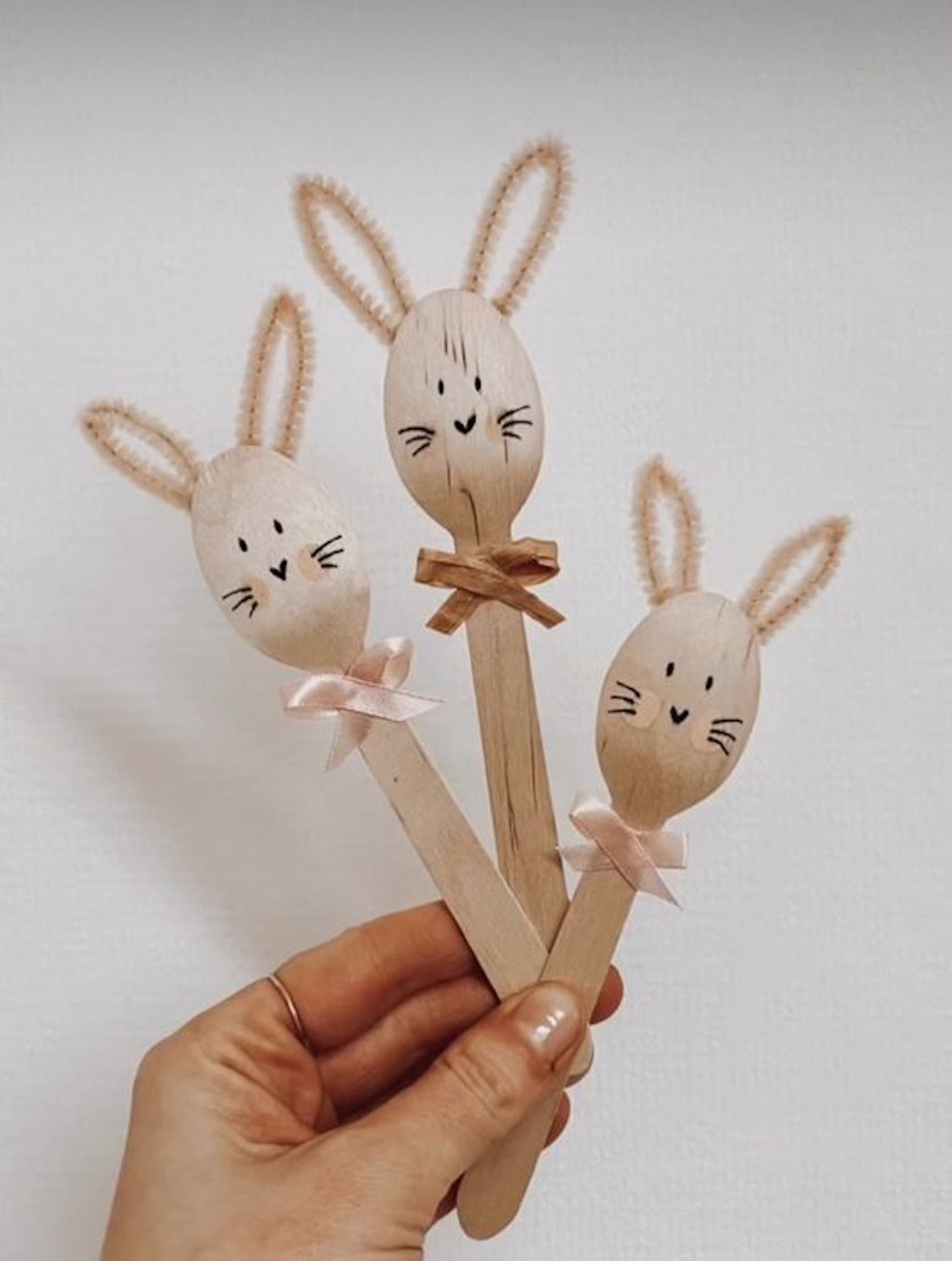 A Psicologia das Cores na Decoração de Páscoa Minimalista