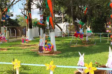 Materiais Ideais para Decoração de Páscoa Durável em Áreas Externas
