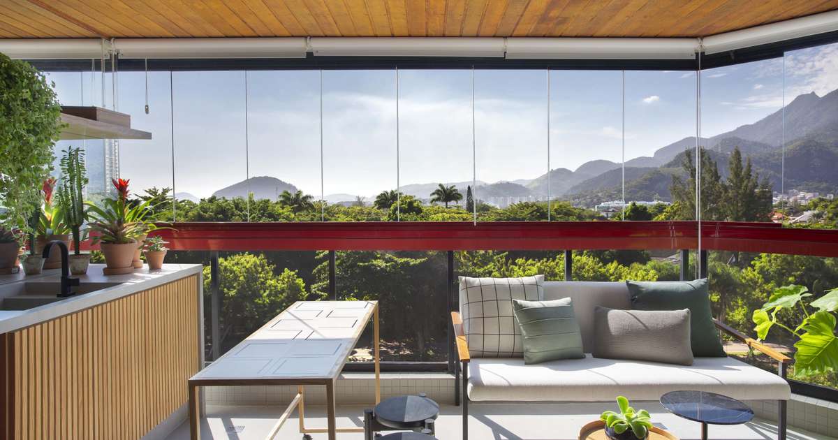 5 ideias de títulos:
1. Transforme sua Varanda com Cortinas de Vidro: Estilos e Funcionalidades
2. Controle Solar e Privacidade na Varanda Envidraçada: Soluções Inteligentes
3. Urban Jungle na Varanda de Vidro: Crie seu Oásis Particular
4. Varanda Gourmet com Cortina de Vidro: Elegância e Praticidade
5. Dicas Essenciais para Decorar sua Varanda com Cortina de Vidro