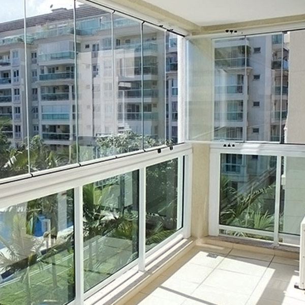 5 ideias de títulos:
1. Transforme sua Varanda com Cortinas de Vidro: Estilos e Funcionalidades
2. Controle Solar e Privacidade na Varanda Envidraçada: Soluções Inteligentes
3. Urban Jungle na Varanda de Vidro: Crie seu Oásis Particular
4. Varanda Gourmet com Cortina de Vidro: Elegância e Praticidade
5. Dicas Essenciais para Decorar sua Varanda com Cortina de Vidro