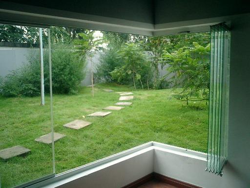 5 ideias de títulos:
1. Transforme sua Varanda com Cortinas de Vidro: Estilos e Funcionalidades
2. Controle Solar e Privacidade na Varanda Envidraçada: Soluções Inteligentes
3. Urban Jungle na Varanda de Vidro: Crie seu Oásis Particular
4. Varanda Gourmet com Cortina de Vidro: Elegância e Praticidade
5. Dicas Essenciais para Decorar sua Varanda com Cortina de Vidro