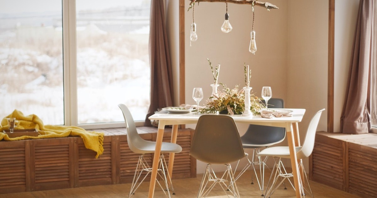 5 Dicas Essenciais para uma Sala de Estar Escandinava Perfeita
Como Criar o Ambiente Hygge Ideal na Sua Sala
Guia Completo: Móveis e Materiais para Decoração Escandinava
Iluminação e Cores: Os Pilares do Estilo Escandinavo
Transforme Sua Sala com o Minimalismo Funcional Escandinavo