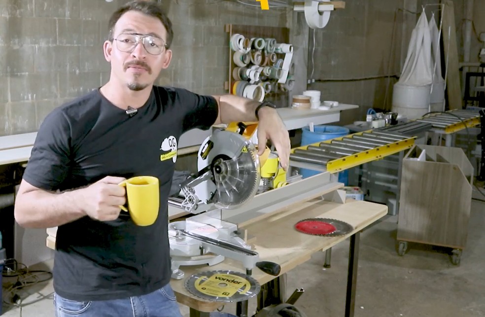 5 ideias de títulos:
1. Guia Completo: Ferramentas Essenciais para sua Primeira Oficina de Marcenaria.
2. Projetos de Marcenaria para Iniciantes: Comece com Peças Úteis e Rápidas.
3. Segurança em Primeiro Lugar: EPIs Indispensáveis para sua Jornada na Marcenaria.
4. Marcenaria 4.0: O Futuro da Montagem com Serviços de Plano de Corte.
5. Orçamento para Marcenaria Hobby: Como Montar sua Oficina sem Gastar Muito.