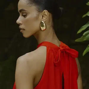 dicas de estilo para valorizar pescoço longo