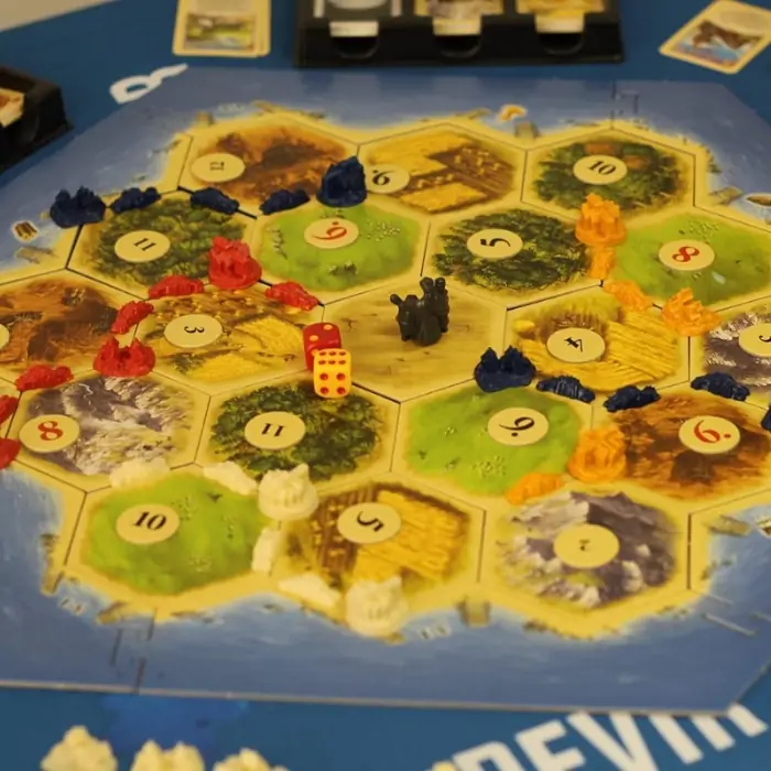 jogos de tabuleiro modernos vs clássicos para família