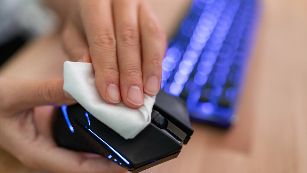 erros comuns ao limpar teclado e mouse