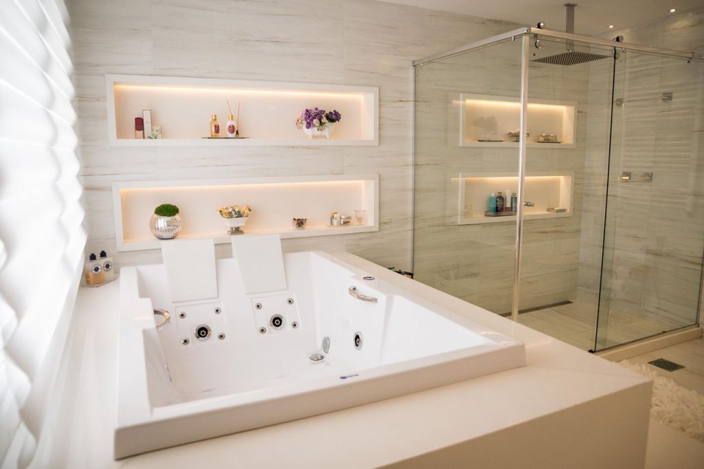 5 Dicas para um Home Office que Protege Seus Olhos
Como a Organização do Ambiente Afeta sua Visão
Iluminação Ideal para Reduzir a Fadiga Ocular em Casa
Estratégias de Desapego para um Espaço Visualmente Leve
Ergonomia e Bem-Estar Visual: Ajustes Essenciais no seu Espaço