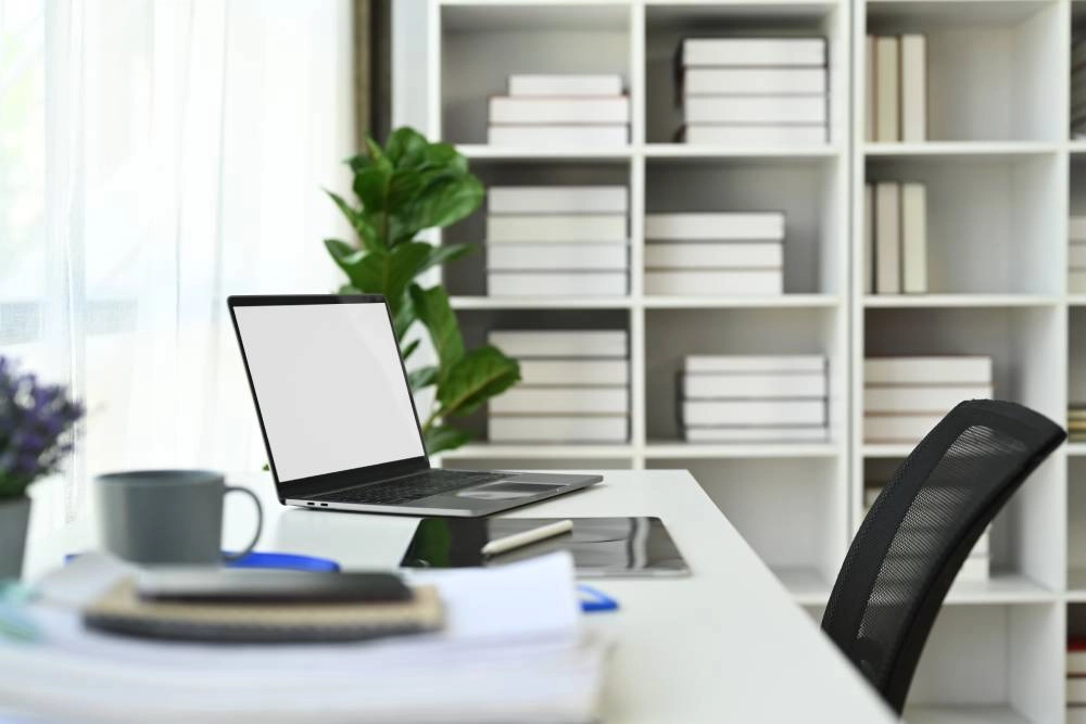 5 Dicas para um Home Office que Protege Seus Olhos
Como a Organização do Ambiente Afeta sua Visão
Iluminação Ideal para Reduzir a Fadiga Ocular em Casa
Estratégias de Desapego para um Espaço Visualmente Leve
Ergonomia e Bem-Estar Visual: Ajustes Essenciais no seu Espaço