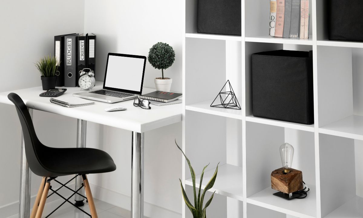 5 Dicas para um Home Office que Protege Seus Olhos
Como a Organização do Ambiente Afeta sua Visão
Iluminação Ideal para Reduzir a Fadiga Ocular em Casa
Estratégias de Desapego para um Espaço Visualmente Leve
Ergonomia e Bem-Estar Visual: Ajustes Essenciais no seu Espaço