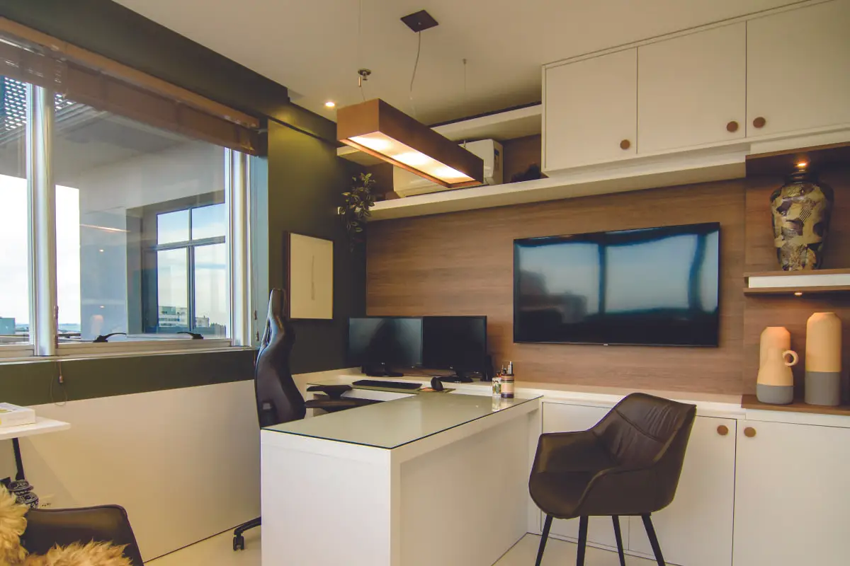 5 Dicas para um Home Office que Protege Seus Olhos
Como a Organização do Ambiente Afeta sua Visão
Iluminação Ideal para Reduzir a Fadiga Ocular em Casa
Estratégias de Desapego para um Espaço Visualmente Leve
Ergonomia e Bem-Estar Visual: Ajustes Essenciais no seu Espaço