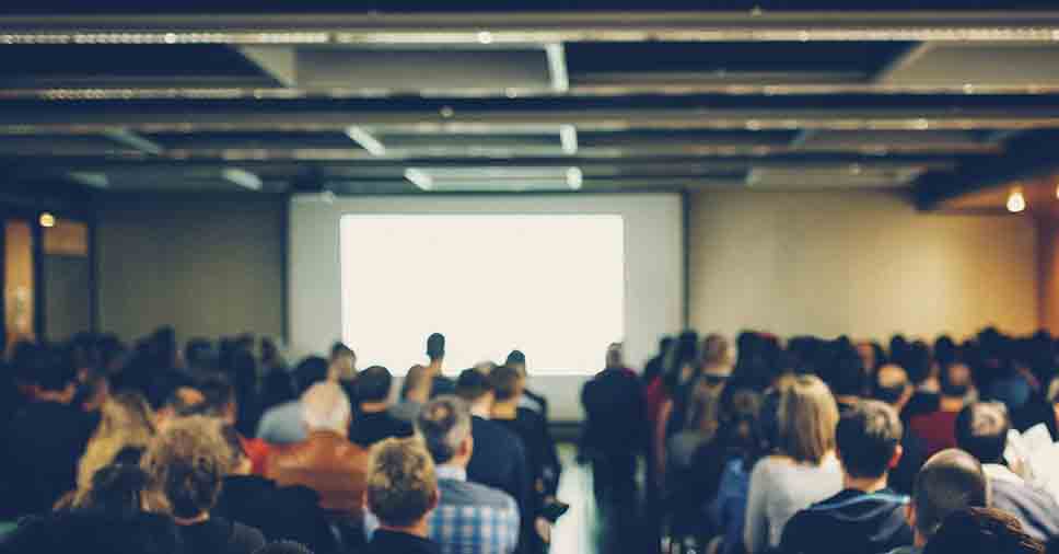 Guia completo de etiqueta cultural para eventos internacionais