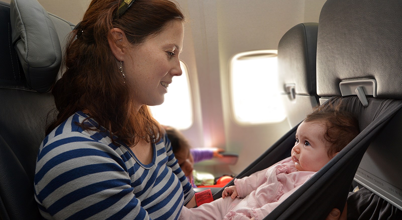 dicas para viajar com bebê de avião conforto