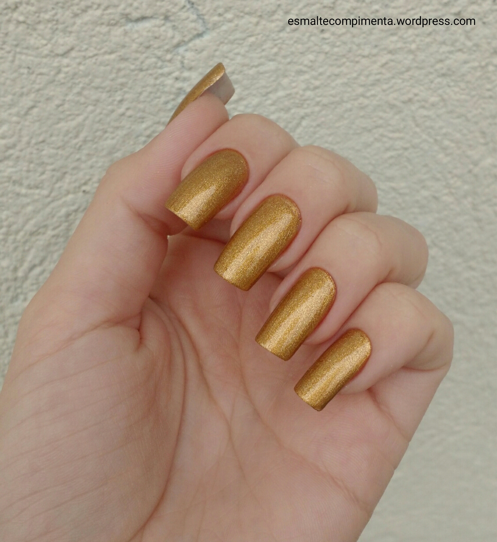 como aplicar esmalte dourado para durar mais