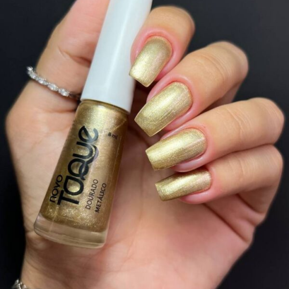 esmalte dourado brilhante tendência 2025
